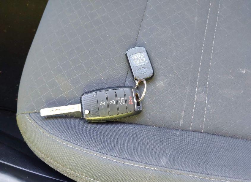 Photo 11 of 2017 Kia Sorento 2.4L L (VIN 5XYPG4A32HG283243)