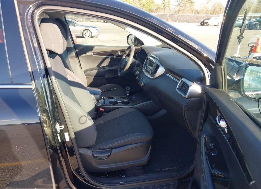 Photo 5 of 2017 Kia Sorento 2.4L L (VIN 5XYPG4A32HG283243)