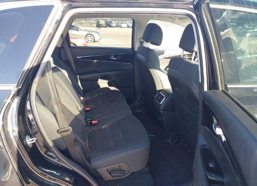 Photo 8 of 2017 Kia Sorento 2.4L L (VIN 5XYPG4A32HG283243)