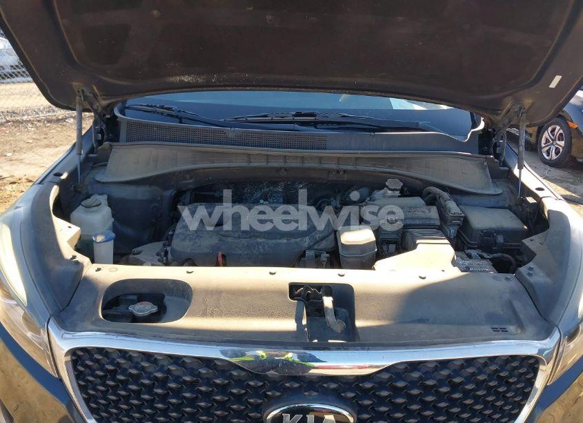 Photo 10 of 2017 Kia Sorento 2.4L LX (VIN 5XYPG4A32HG284408)