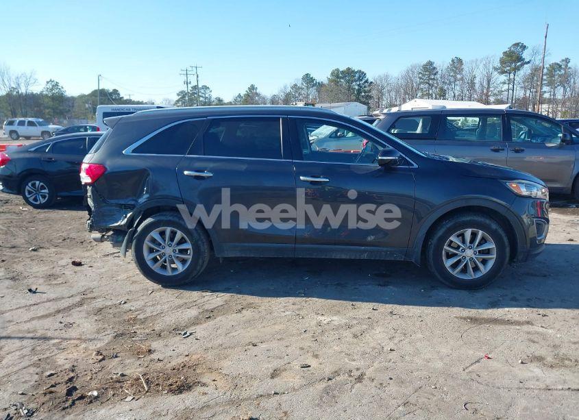 Photo 13 of 2017 Kia Sorento 2.4L LX (VIN 5XYPG4A32HG284408)