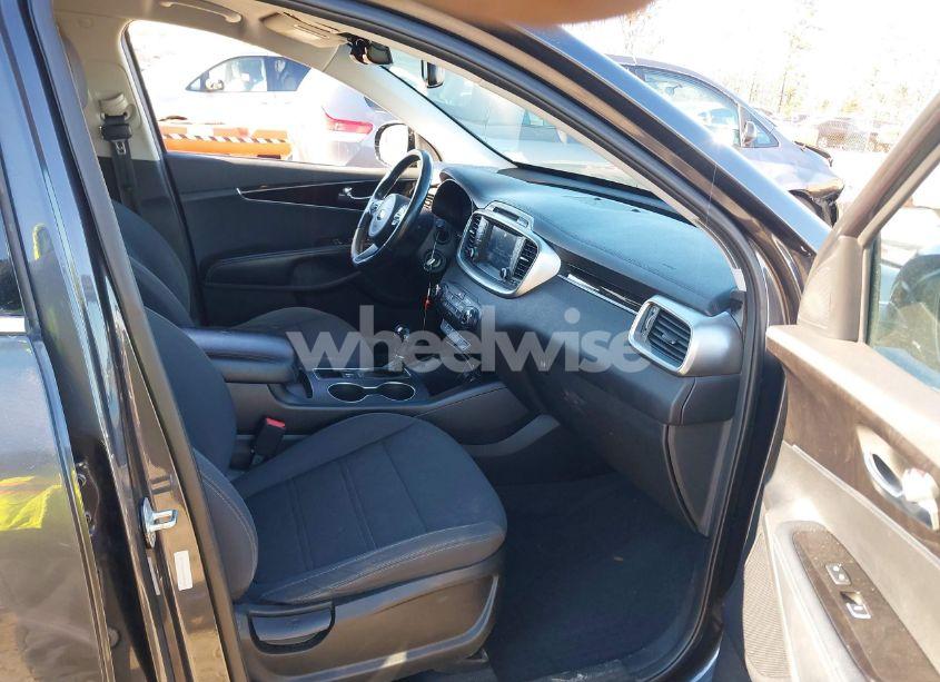 Photo 5 of 2017 Kia Sorento 2.4L LX (VIN 5XYPG4A32HG284408)