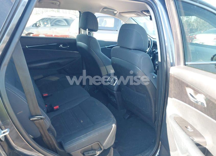 Photo 8 of 2017 Kia Sorento 2.4L LX (VIN 5XYPG4A32HG284408)
