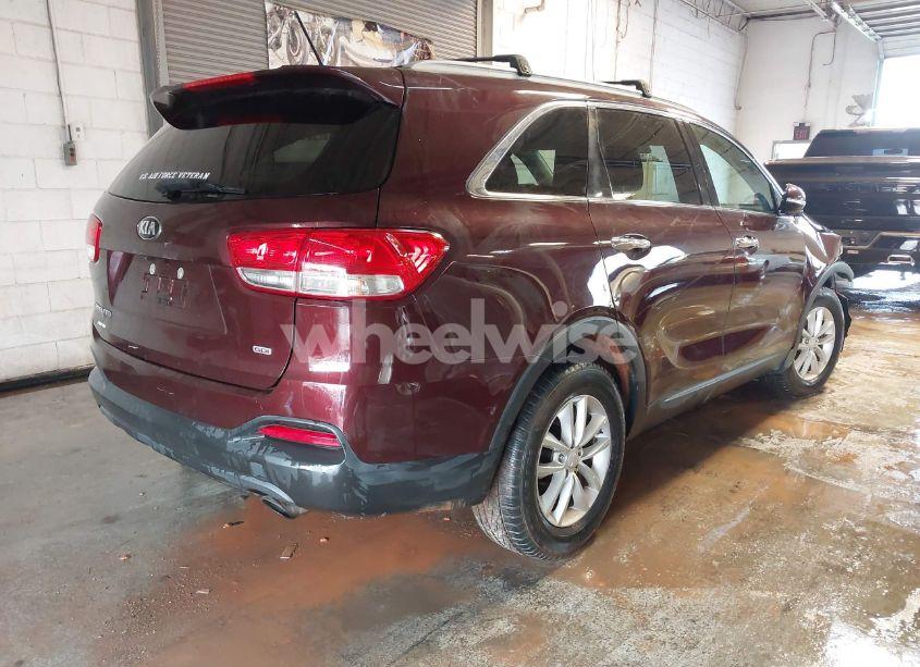 Photo 4 of 2017 Kia Sorento 2.4L LX (VIN 5XYPG4A32HG287342)