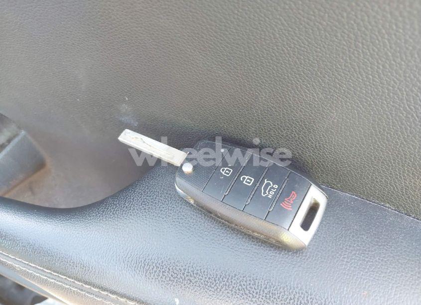 Photo 11 of 2017 Kia Sorento 2.4L LX (VIN 5XYPG4A32HG294131)