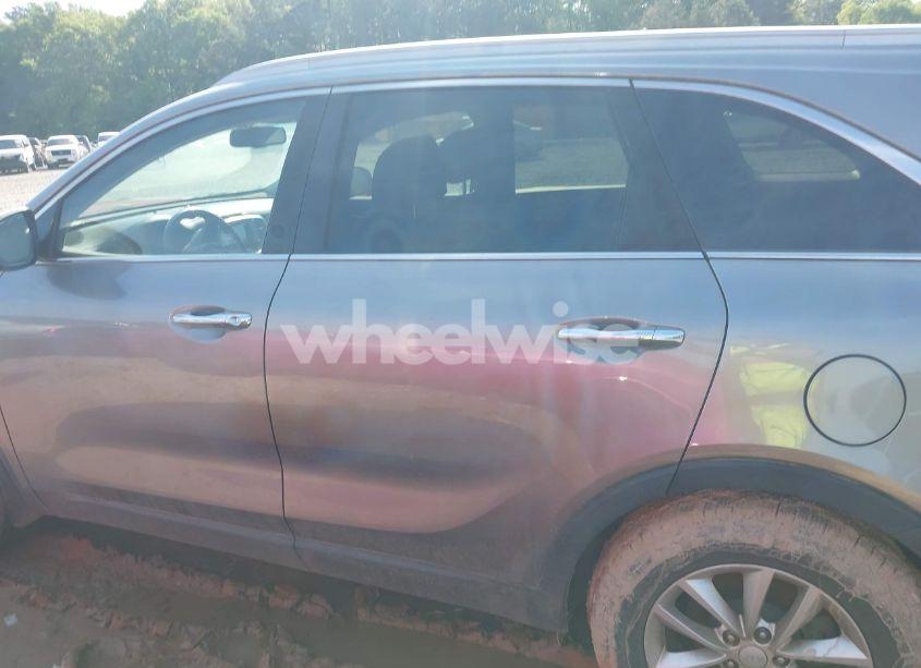 Photo 14 of 2017 Kia Sorento 2.4L LX (VIN 5XYPG4A32HG294131)