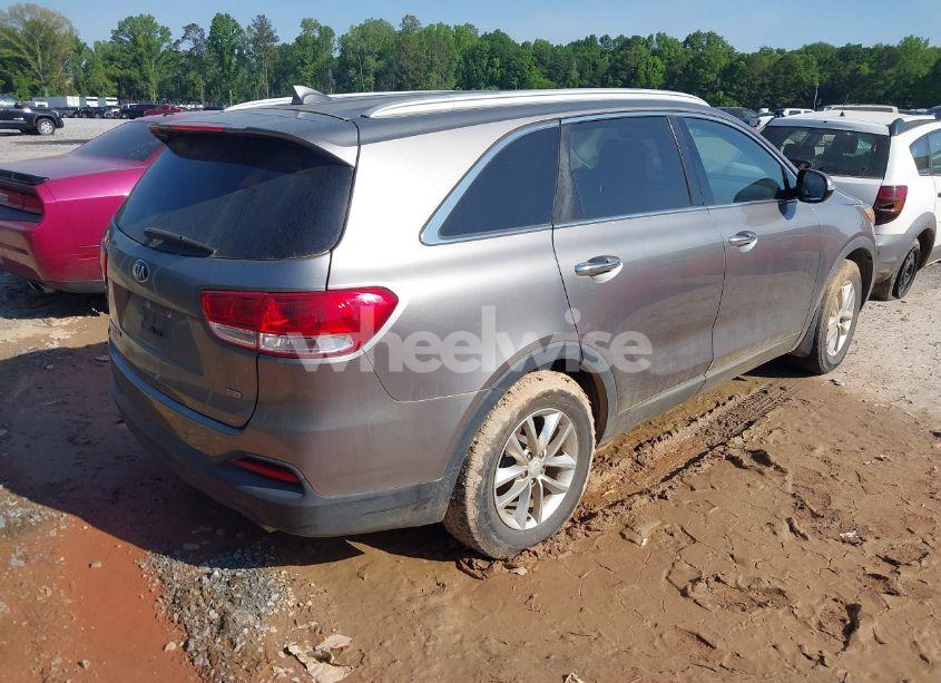 Photo 4 of 2017 Kia Sorento 2.4L LX (VIN 5XYPG4A32HG294131)