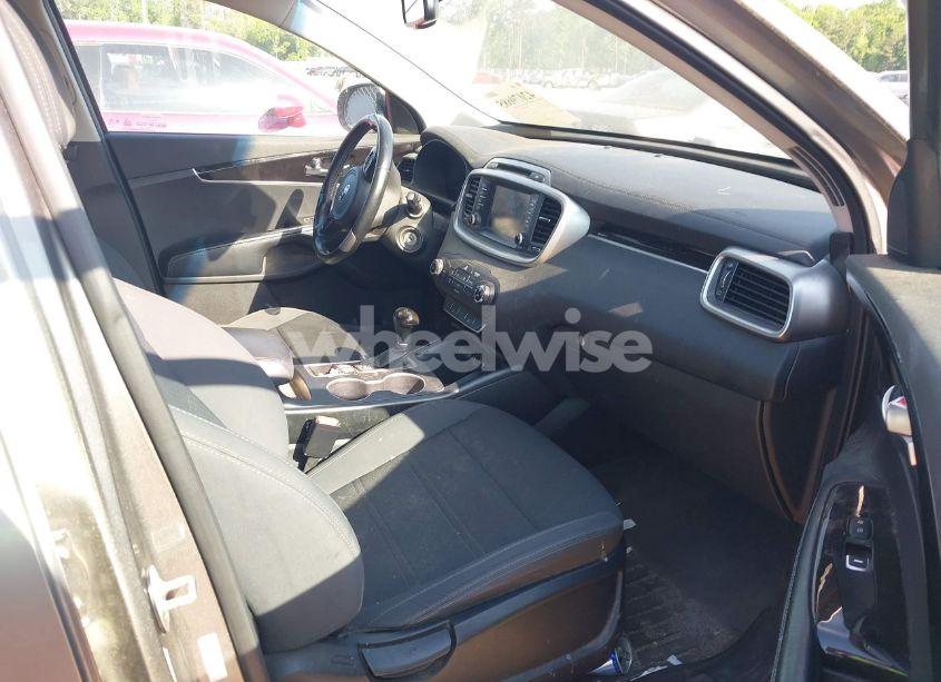Photo 5 of 2017 Kia Sorento 2.4L LX (VIN 5XYPG4A32HG294131)