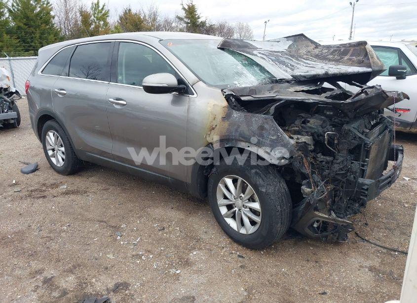 2018 Kia Sorento 2.4L L (VIN 5XYPG4A32JG395997) main photo