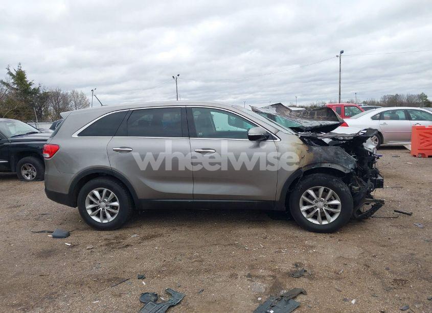 Photo 13 of 2018 Kia Sorento 2.4L L (VIN 5XYPG4A32JG395997)
