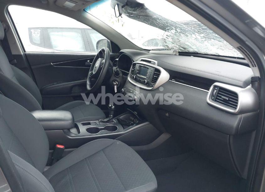 Photo 5 of 2018 Kia Sorento 2.4L L (VIN 5XYPG4A32JG395997)