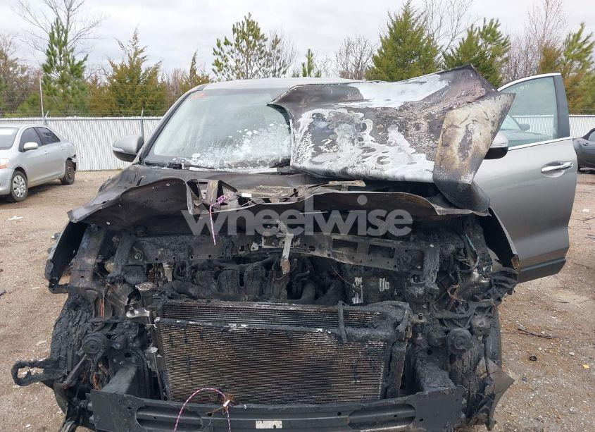 Photo 6 of 2018 Kia Sorento 2.4L L (VIN 5XYPG4A32JG395997)