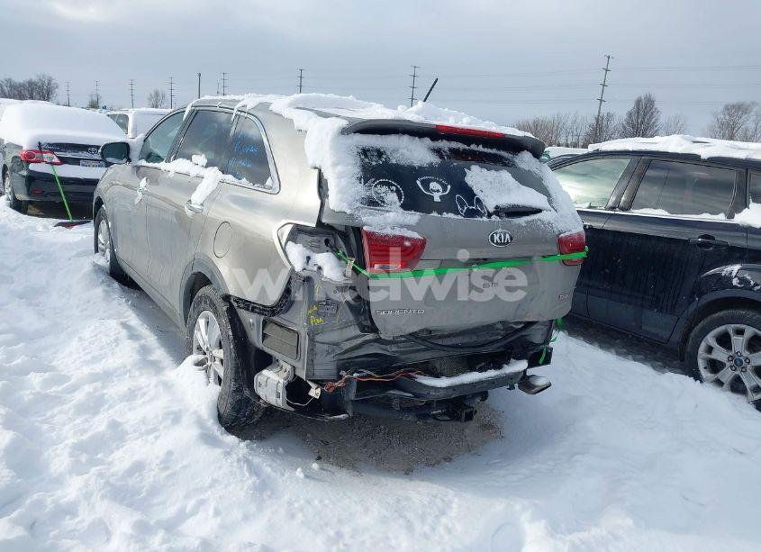 Photo 3 of 2019 Kia Sorento 2.4L L (VIN 5XYPG4A32KG432452)
