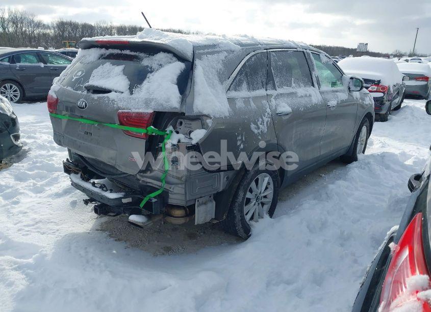 Photo 4 of 2019 Kia Sorento 2.4L L (VIN 5XYPG4A32KG432452)