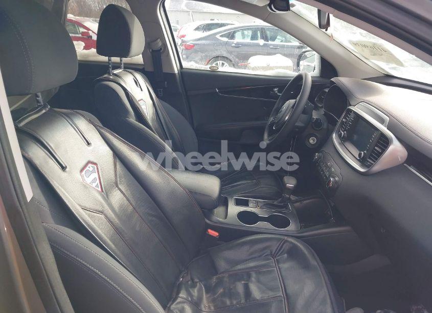 Photo 5 of 2019 Kia Sorento 2.4L L (VIN 5XYPG4A32KG432452)