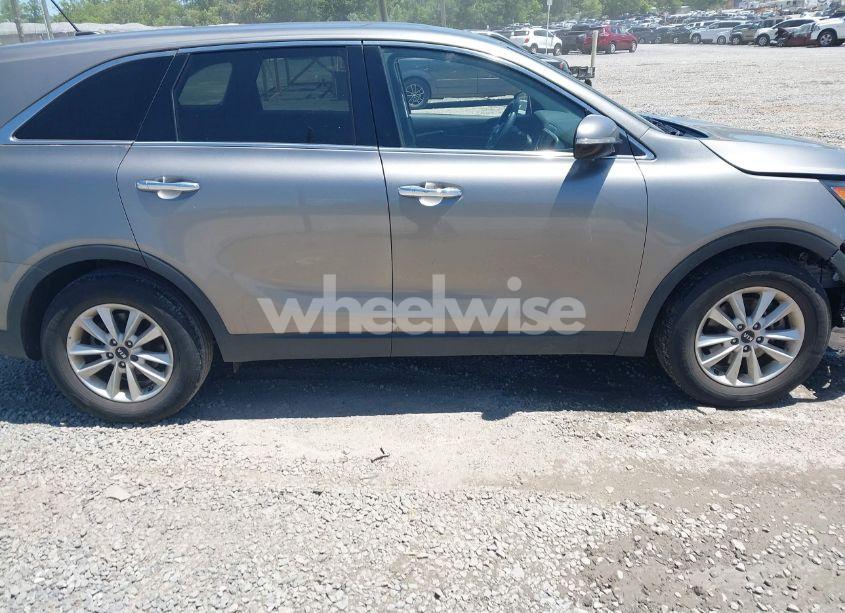 Photo 13 of 2019 Kia Sorento 2.4L LX (VIN 5XYPG4A32KG513726)