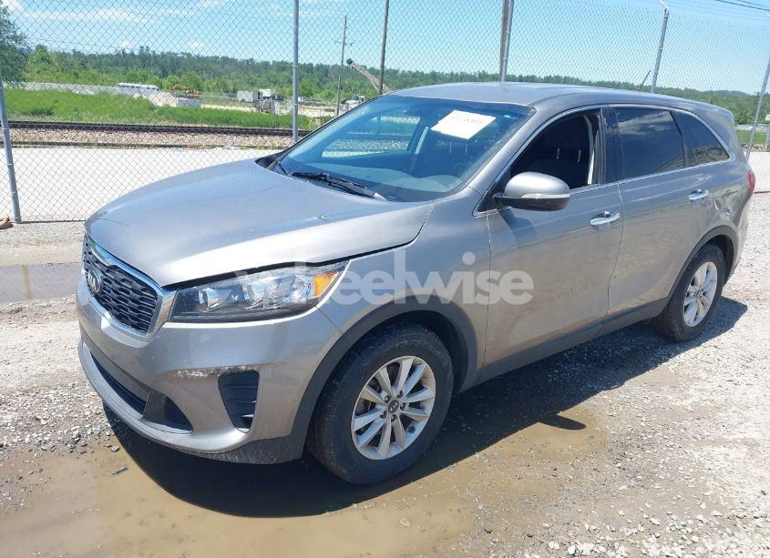 Photo 2 of 2019 Kia Sorento 2.4L LX (VIN 5XYPG4A32KG513726)