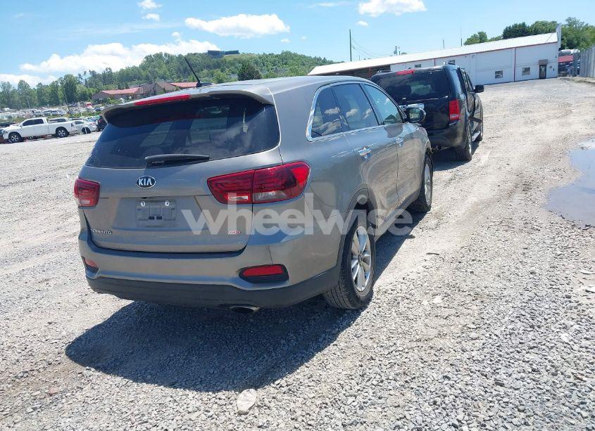 Photo 4 of 2019 Kia Sorento 2.4L LX (VIN 5XYPG4A32KG513726)