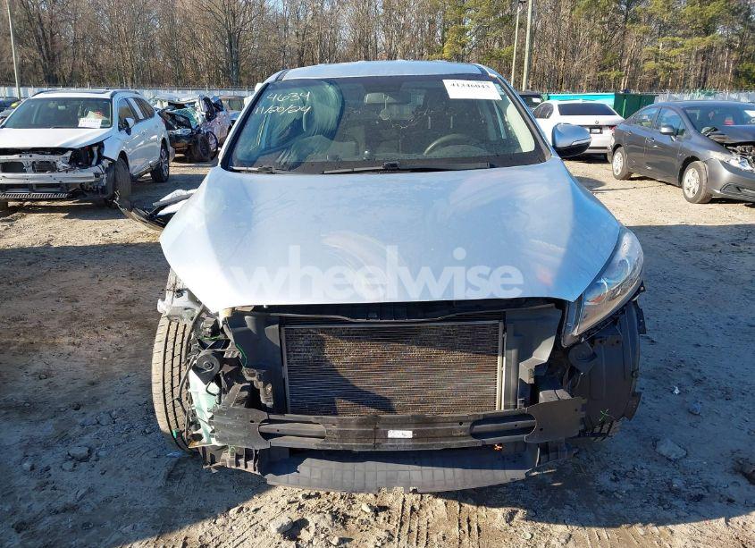 Photo 12 of 2019 Kia Sorento 2.4L LX (VIN 5XYPG4A32KG514634)