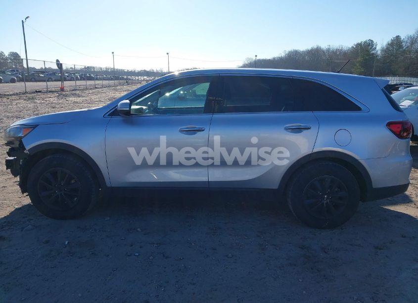 Photo 14 of 2019 Kia Sorento 2.4L LX (VIN 5XYPG4A32KG514634)