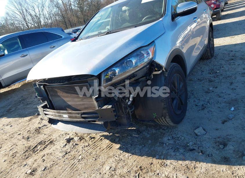 Photo 17 of 2019 Kia Sorento 2.4L LX (VIN 5XYPG4A32KG514634)