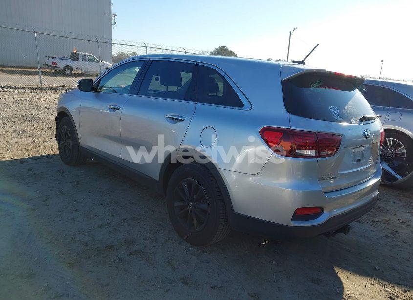 Photo 3 of 2019 Kia Sorento 2.4L LX (VIN 5XYPG4A32KG514634)