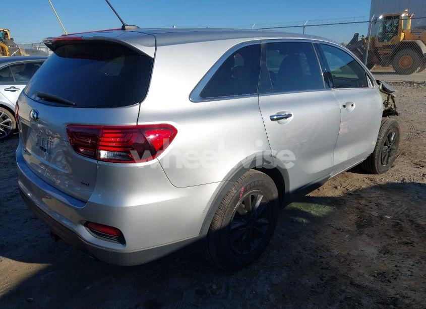 Photo 4 of 2019 Kia Sorento 2.4L LX (VIN 5XYPG4A32KG514634)