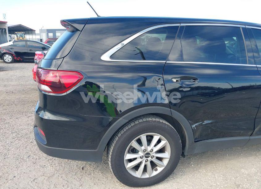 Photo 17 of 2019 Kia Sorento 2.4L LX (VIN 5XYPG4A32KG517128)