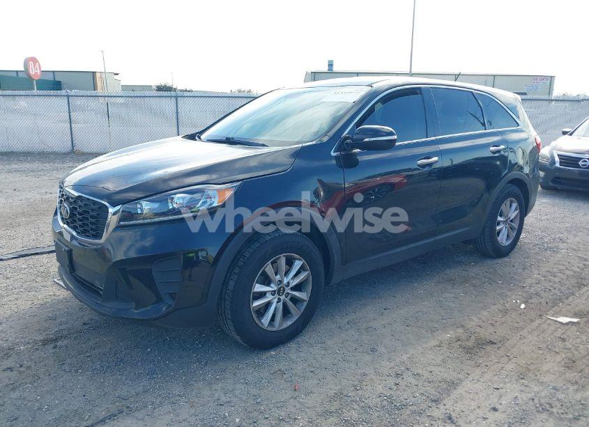 Photo 2 of 2019 Kia Sorento 2.4L LX (VIN 5XYPG4A32KG517128)