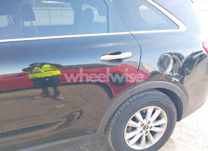 Photo 20 of 2019 Kia Sorento 2.4L LX (VIN 5XYPG4A32KG517128)