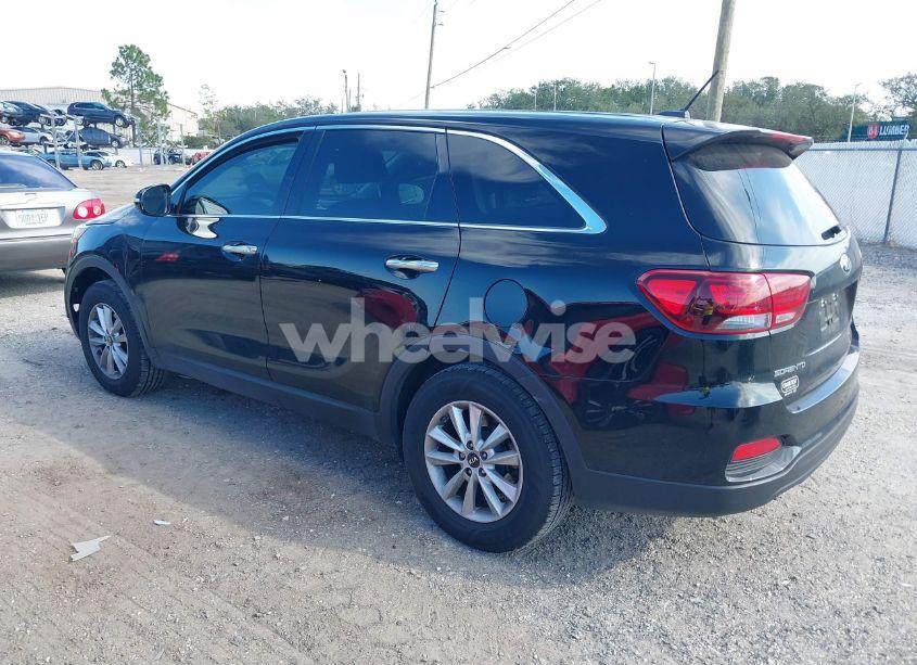 Photo 3 of 2019 Kia Sorento 2.4L LX (VIN 5XYPG4A32KG517128)