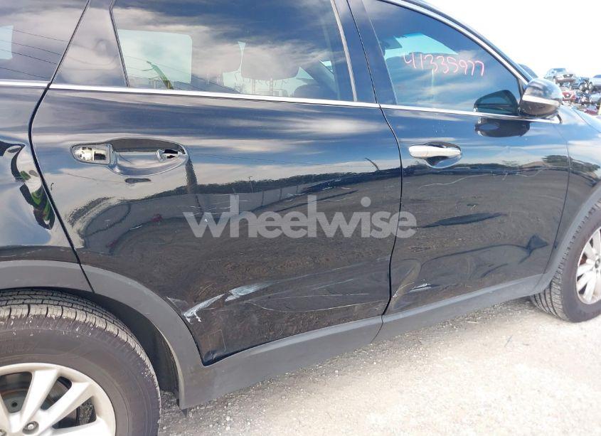 Photo 6 of 2019 Kia Sorento 2.4L LX (VIN 5XYPG4A32KG517128)