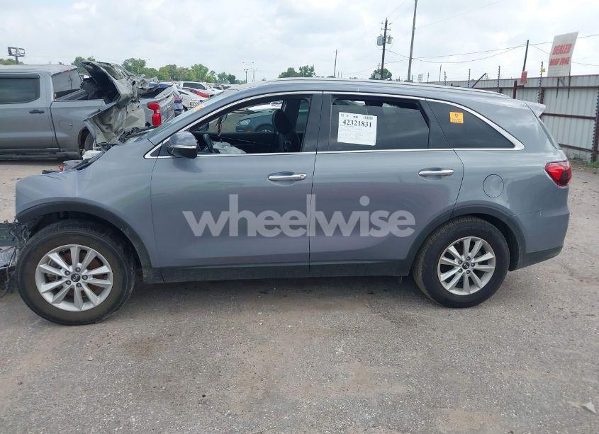 Photo 13 of 2020 Kia Sorento 2.4L LX (VIN 5XYPG4A32LG640509)