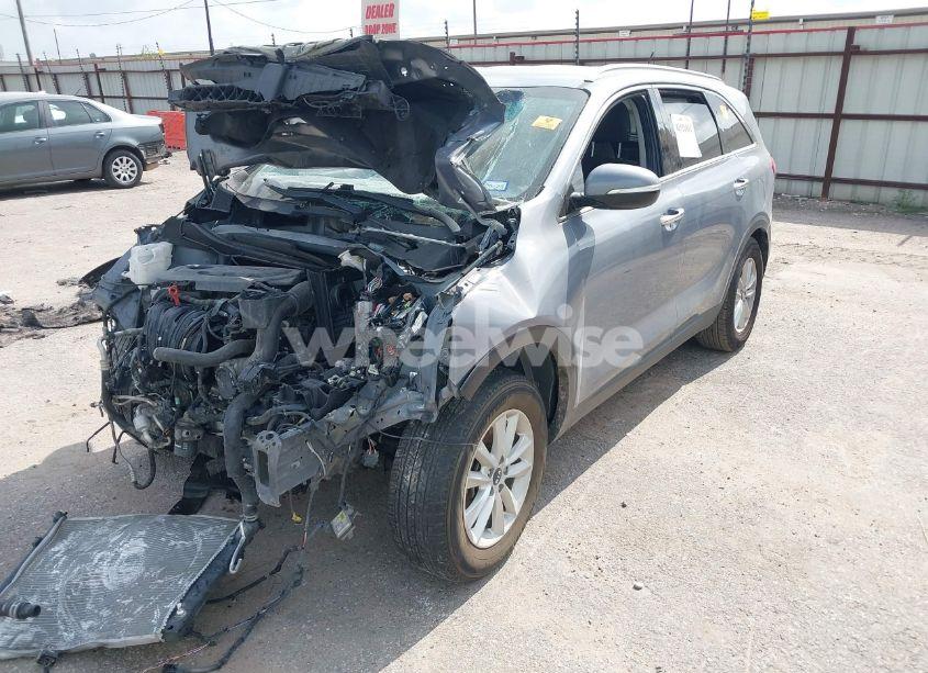 Photo 2 of 2020 Kia Sorento 2.4L LX (VIN 5XYPG4A32LG640509)