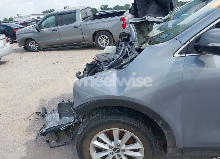 Photo 6 of 2020 Kia Sorento 2.4L LX (VIN 5XYPG4A32LG640509)