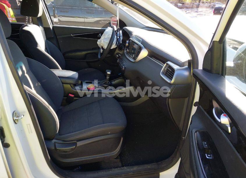 Photo 5 of 2020 Kia Sorento 2.4L L (VIN 5XYPG4A32LG642292)