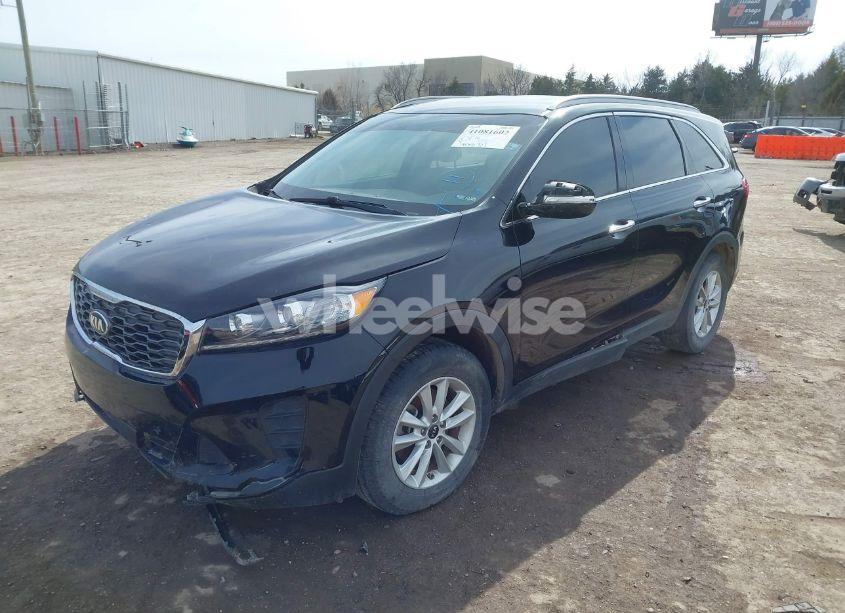 Photo 2 of 2020 Kia Sorento 2.4L LX (VIN 5XYPG4A32LG646424)