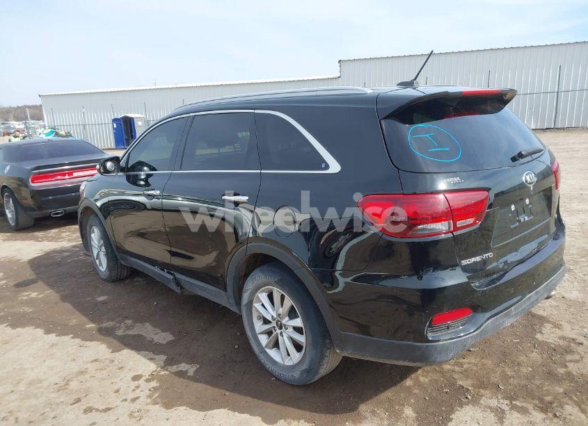 Photo 3 of 2020 Kia Sorento 2.4L LX (VIN 5XYPG4A32LG646424)