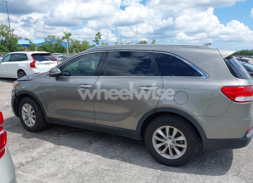 Photo 14 of 2016 Kia Sorento 2.4L LX (VIN 5XYPG4A33GG014912)