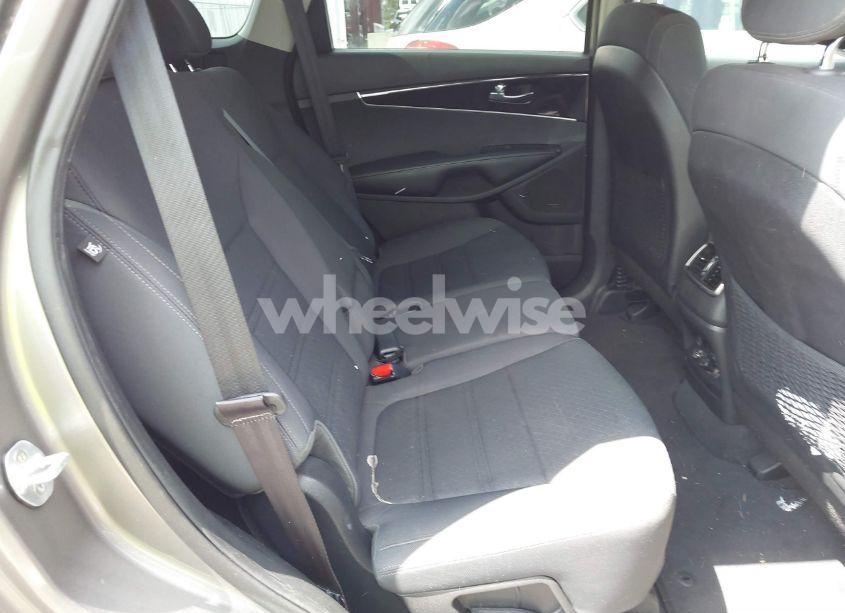 Photo 8 of 2016 Kia Sorento 2.4L LX (VIN 5XYPG4A33GG014912)