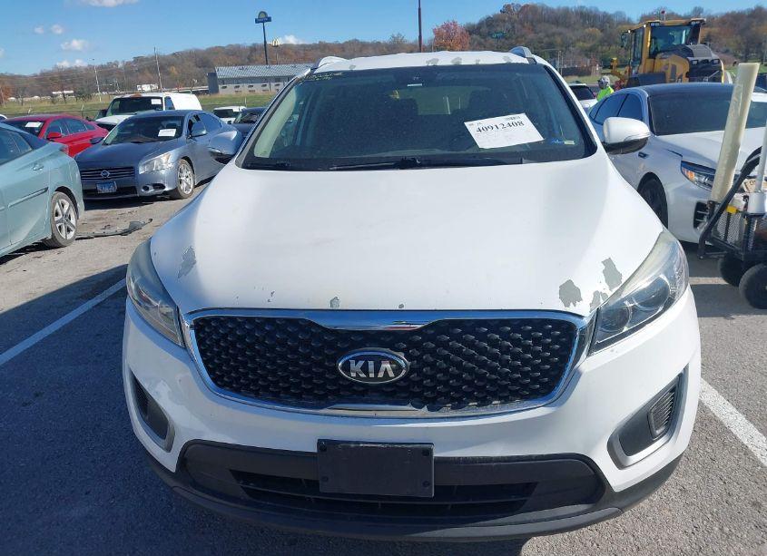 Photo 11 of 2016 Kia Sorento 2.4L LX (VIN 5XYPG4A33GG027952)