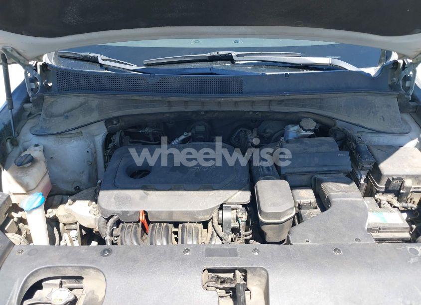 Photo 10 of 2016 Kia Sorento 2.4L L (VIN 5XYPG4A33GG029619)