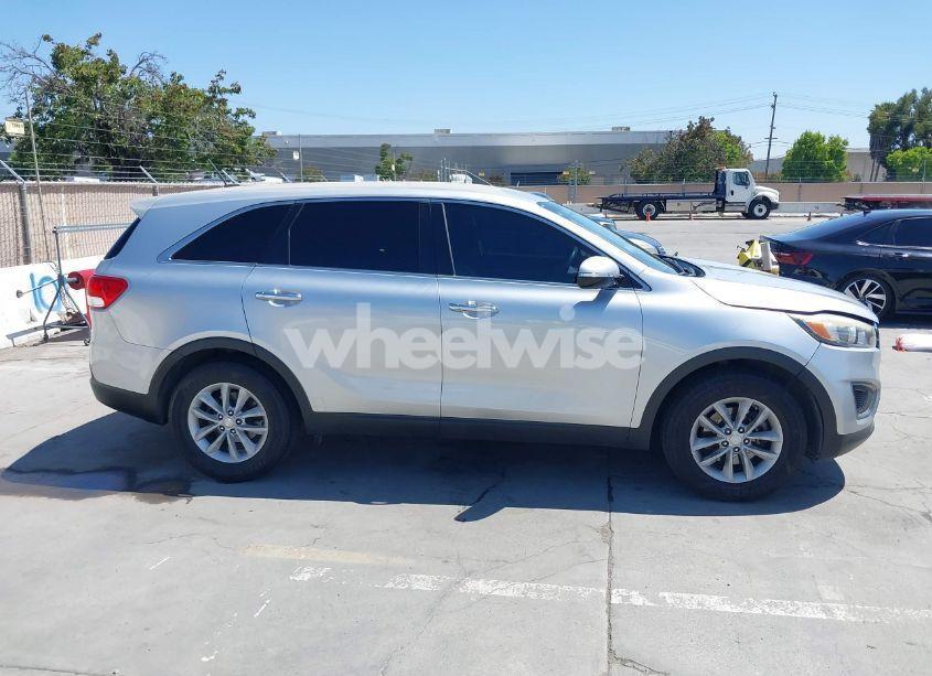 Photo 13 of 2016 Kia Sorento 2.4L L (VIN 5XYPG4A33GG029619)
