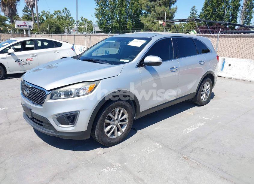 Photo 2 of 2016 Kia Sorento 2.4L L (VIN 5XYPG4A33GG029619)