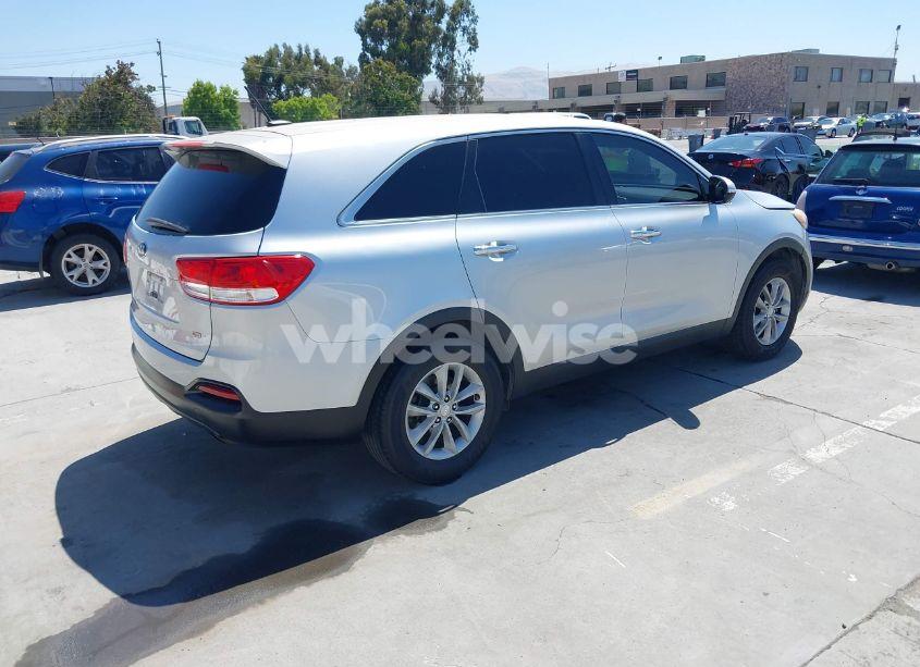 Photo 4 of 2016 Kia Sorento 2.4L L (VIN 5XYPG4A33GG029619)