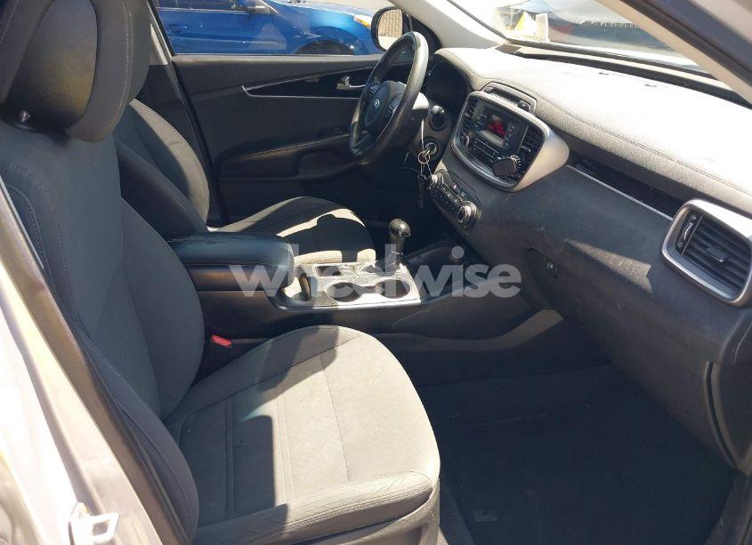 Photo 5 of 2016 Kia Sorento 2.4L L (VIN 5XYPG4A33GG029619)