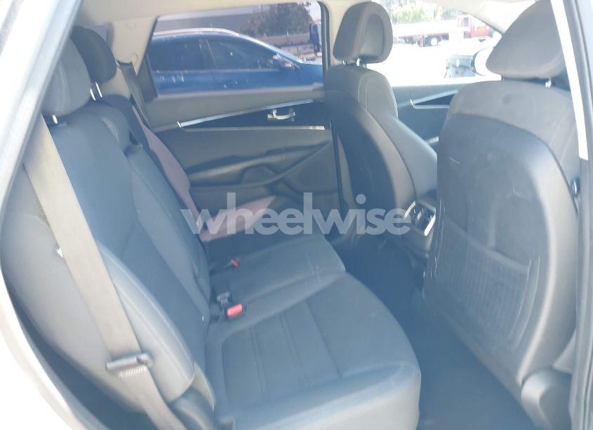 Photo 8 of 2016 Kia Sorento 2.4L L (VIN 5XYPG4A33GG029619)