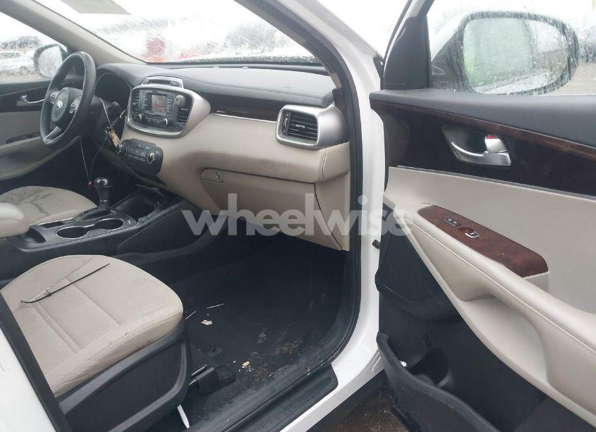 Photo 5 of 2016 Kia Sorento 2.4L LX (VIN 5XYPG4A33GG036957)