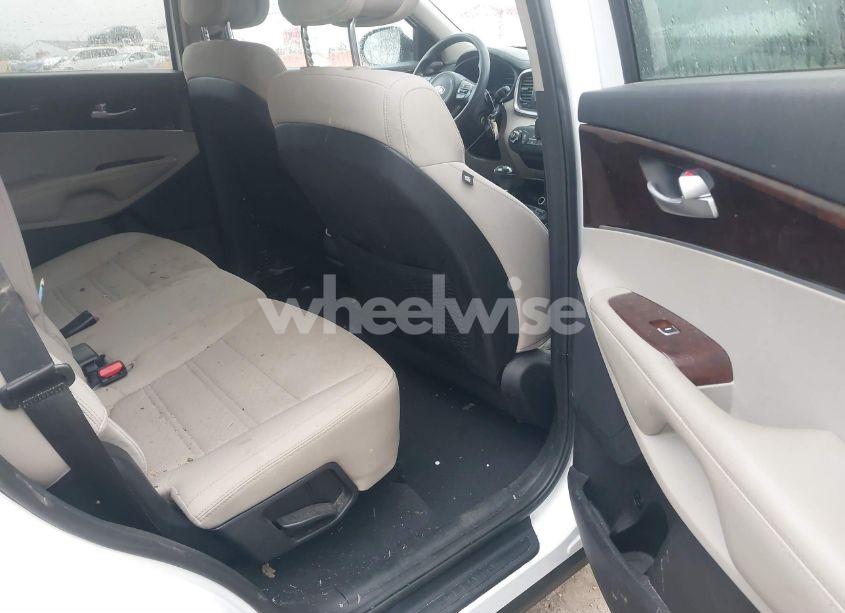 Photo 8 of 2016 Kia Sorento 2.4L LX (VIN 5XYPG4A33GG036957)