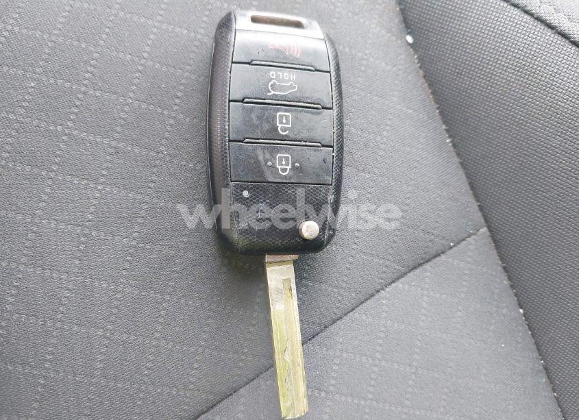 Photo 11 of 2016 Kia Sorento 2.4L LX (VIN 5XYPG4A33GG053905)